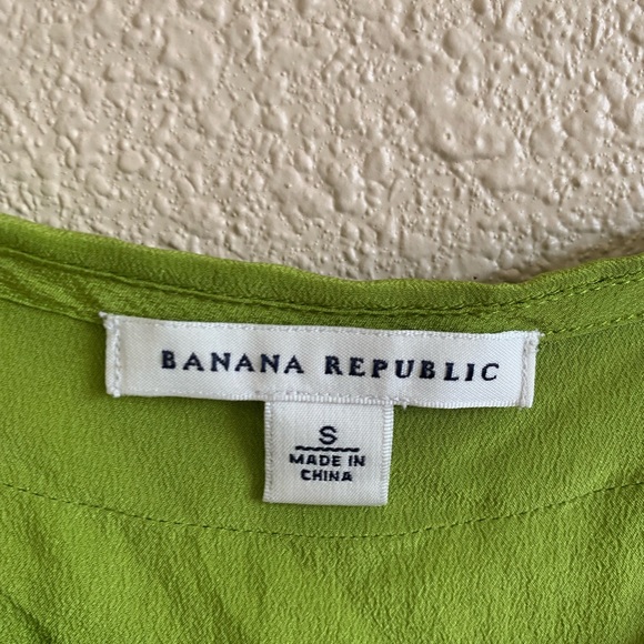 Banana Republic Lime Green Silk Top 🌴 - Picture 3 of 7